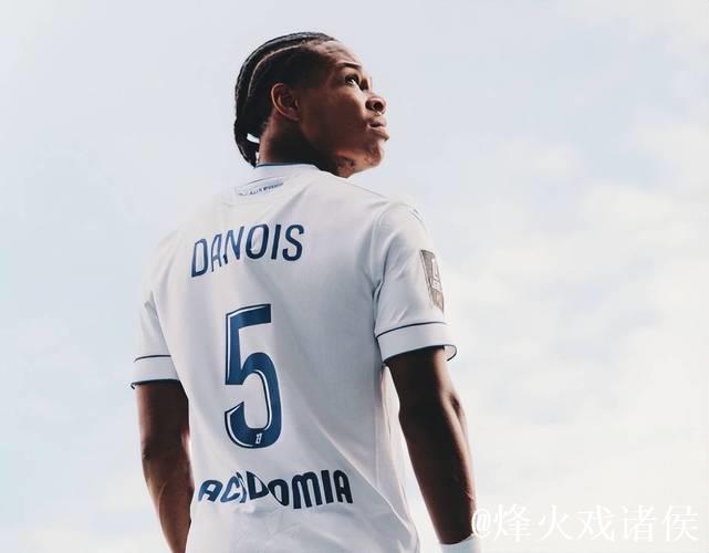 21岁法甲中场新星崭露头角，欧洲六大豪门争相追逐，1100万欧元报价被拒