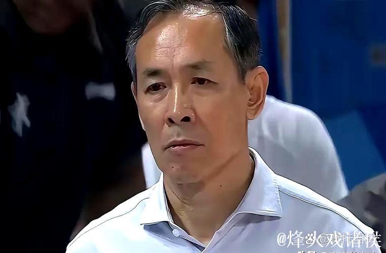 许利民赛后逗弄杰曼宝宝并与马帝昂家人互动